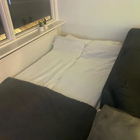 Apartment Small But Cozy 1 Bedroom With Living *